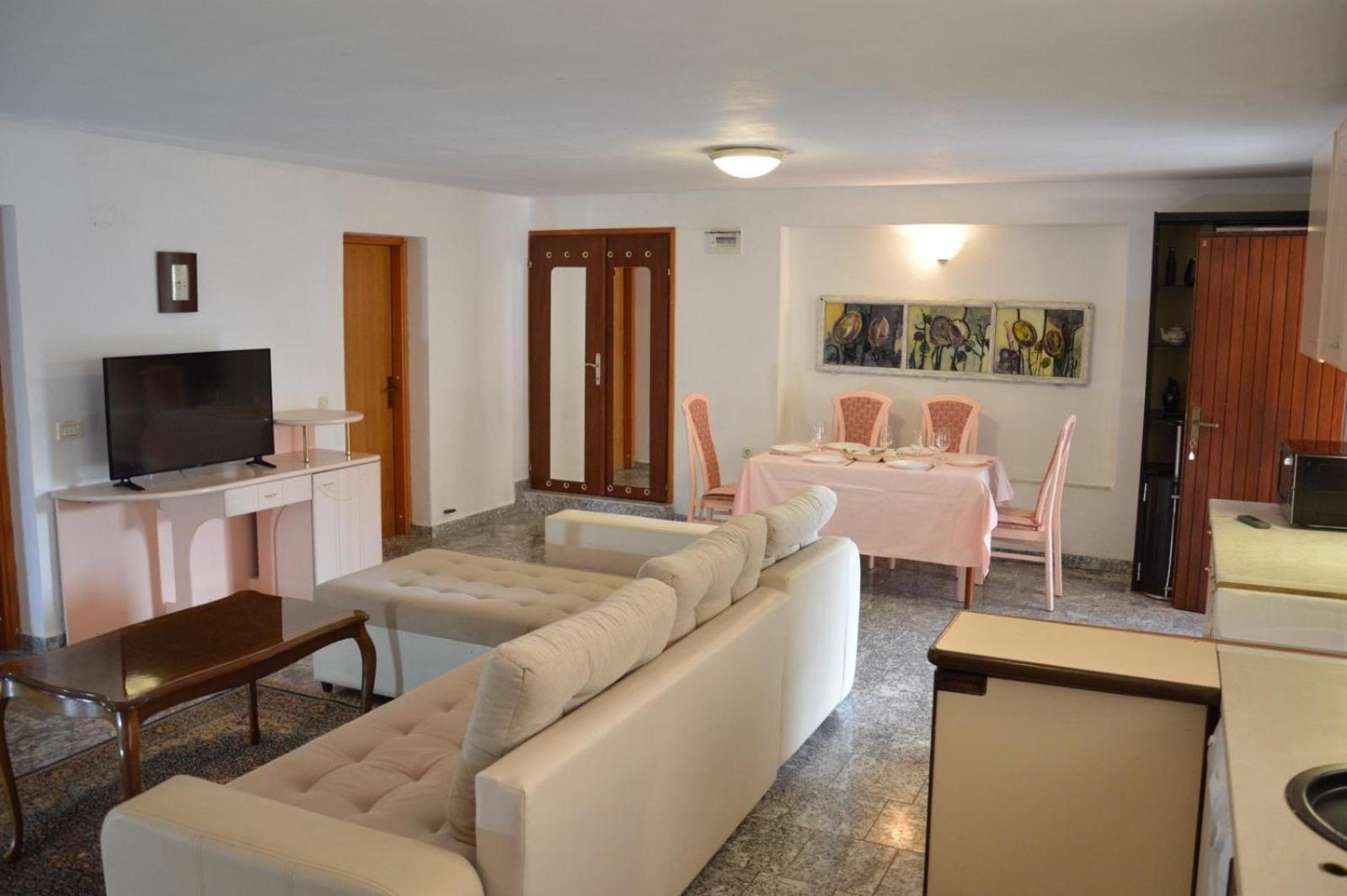Apartments Aurelia Nova Vas  Eksteriør billede